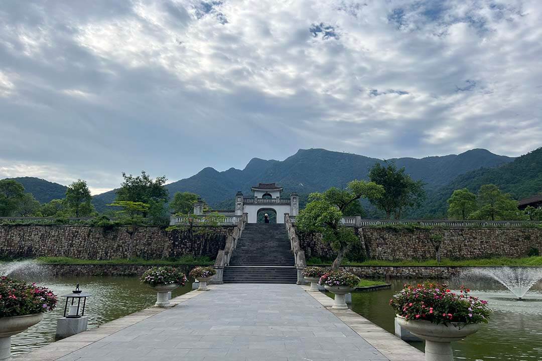 Yen Tu mountain overview