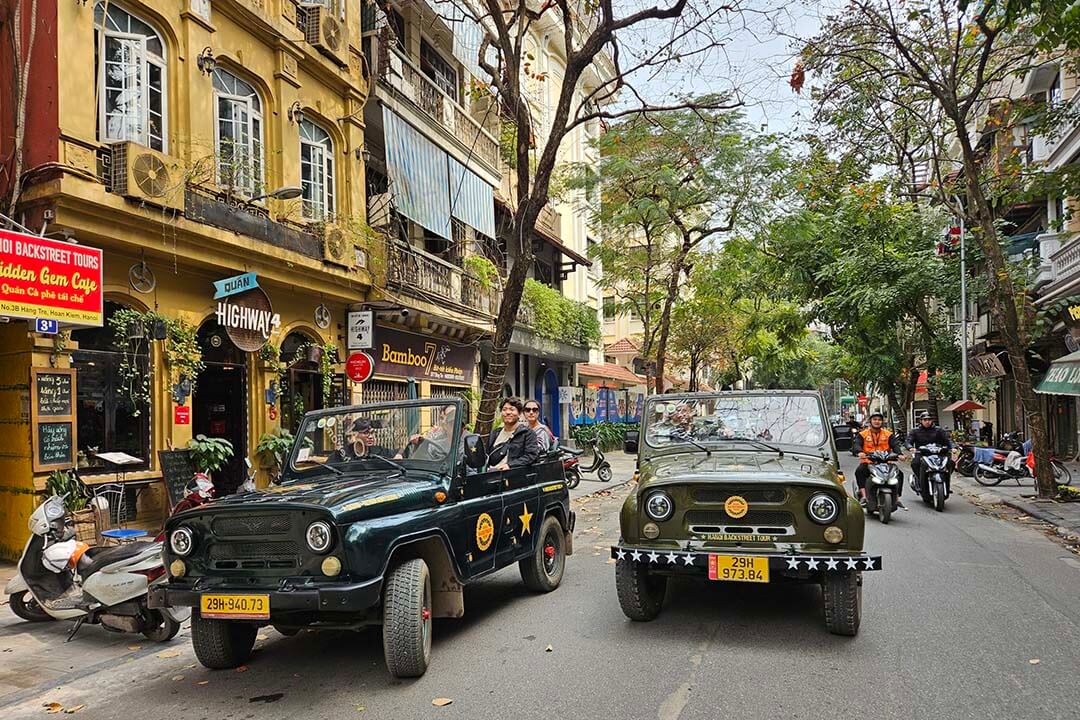 Incomparable Tour: Vintage Gaz69 Jeep, Walking, Food, Culture, Puppet Show