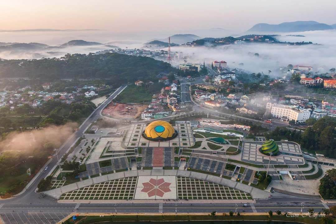 Lam Vien Square seen from above