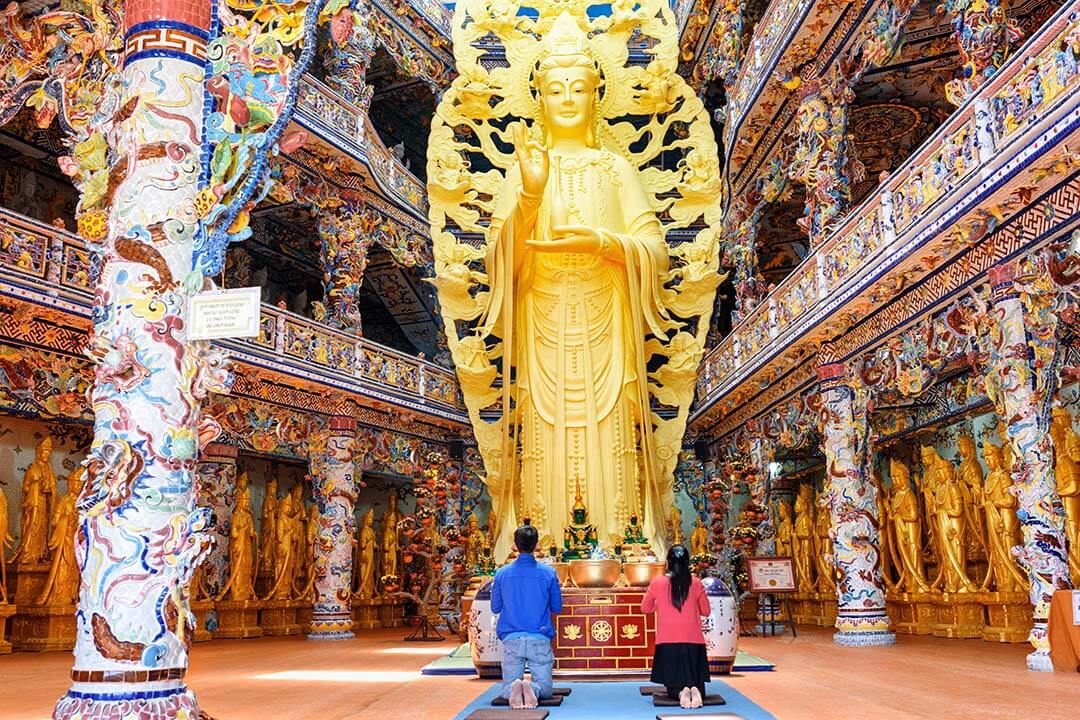 Praying and meditation in Linh Phuoc pagoda