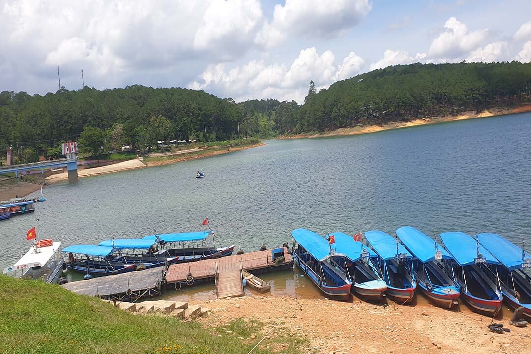 Small boat service in Tuyen Lam lake