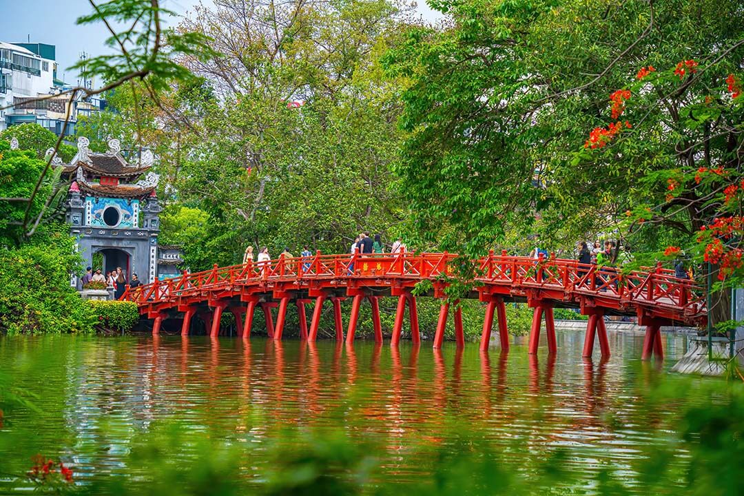 The Huc Bridge - Connect lake bank and Ngoc Son temple