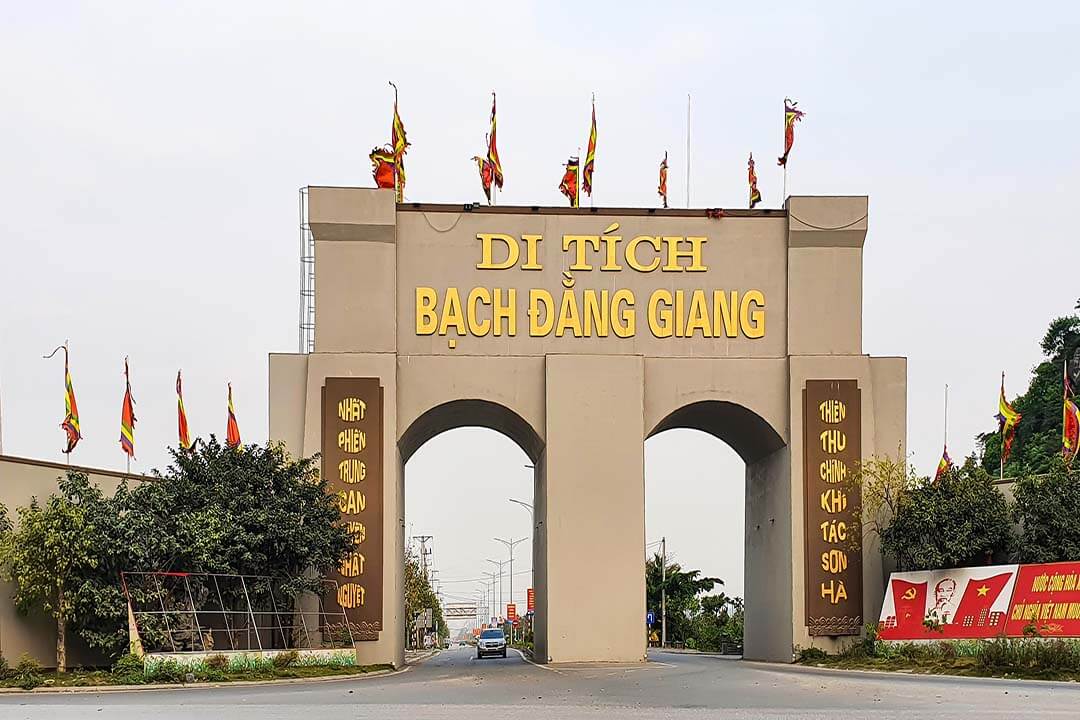 Bach Dang Giang relic gate