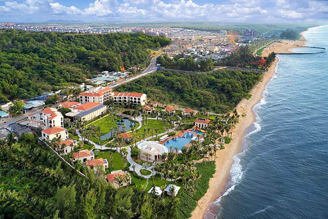 Doi Duong Beach overview