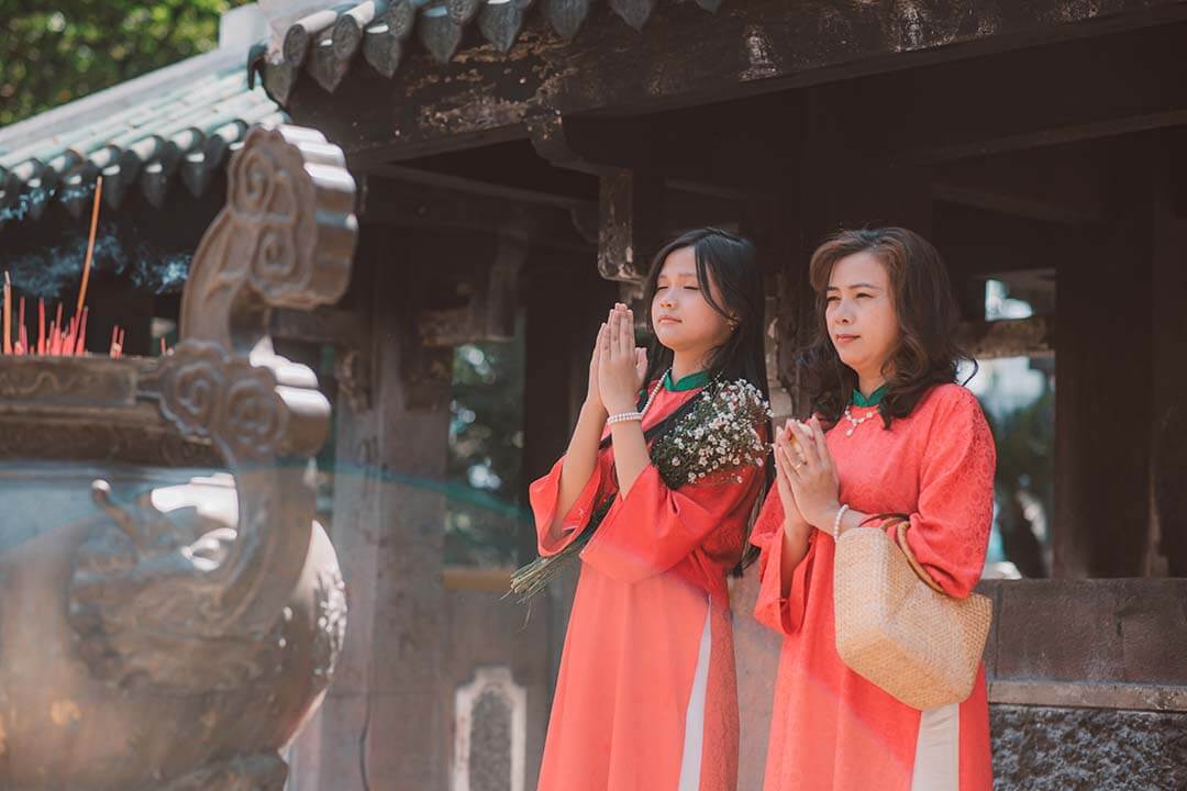 Dress modestly when visiting Phap Lam Pagoda