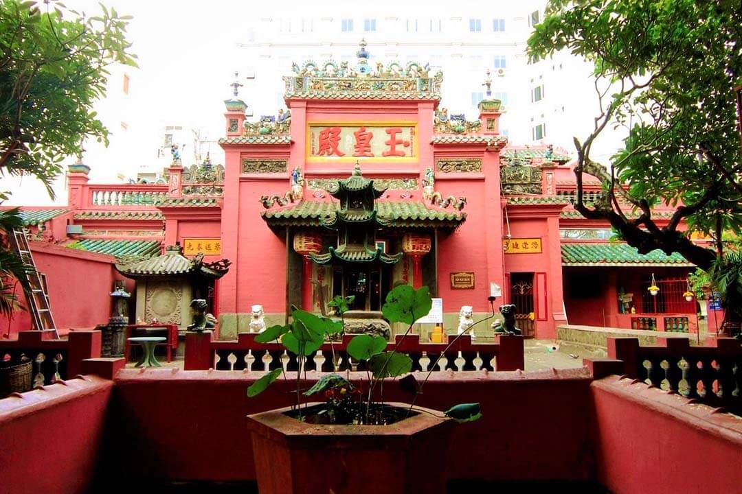 Entrance Ngoc Hoang Pagoda