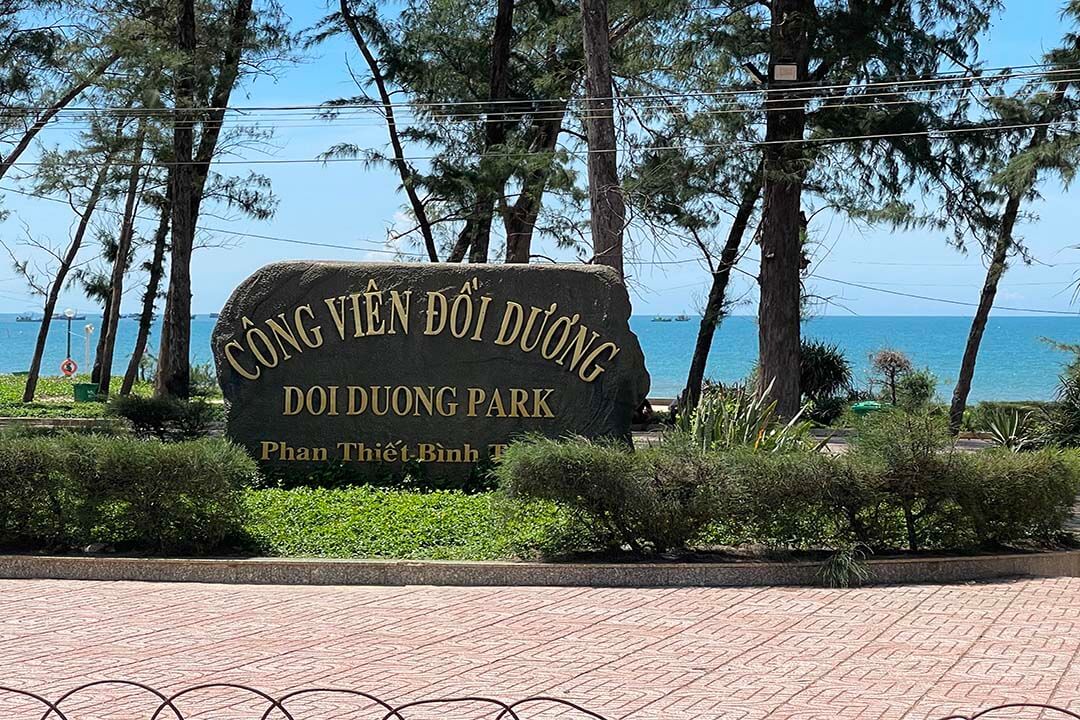 Entrance of Doi Duong Beach