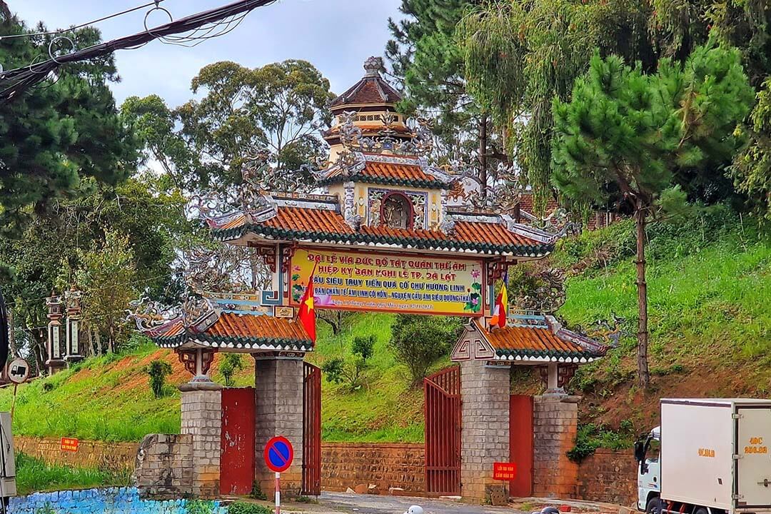 Entry gate of Linh Son Pagoda