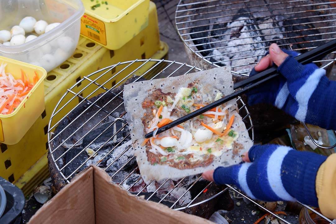 Grilled rice paper with shrimp paste