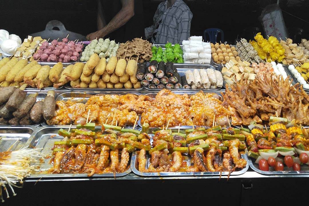 Somes local foods in Ninh Kieu Wharf