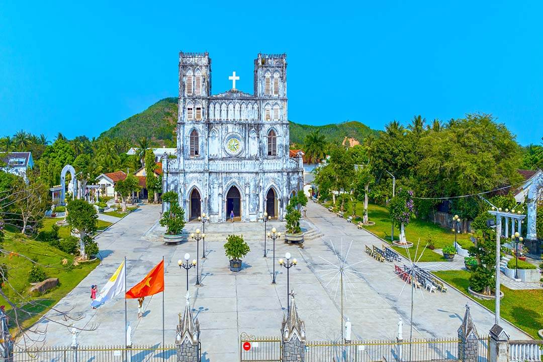 Overview of Mang Lang Church