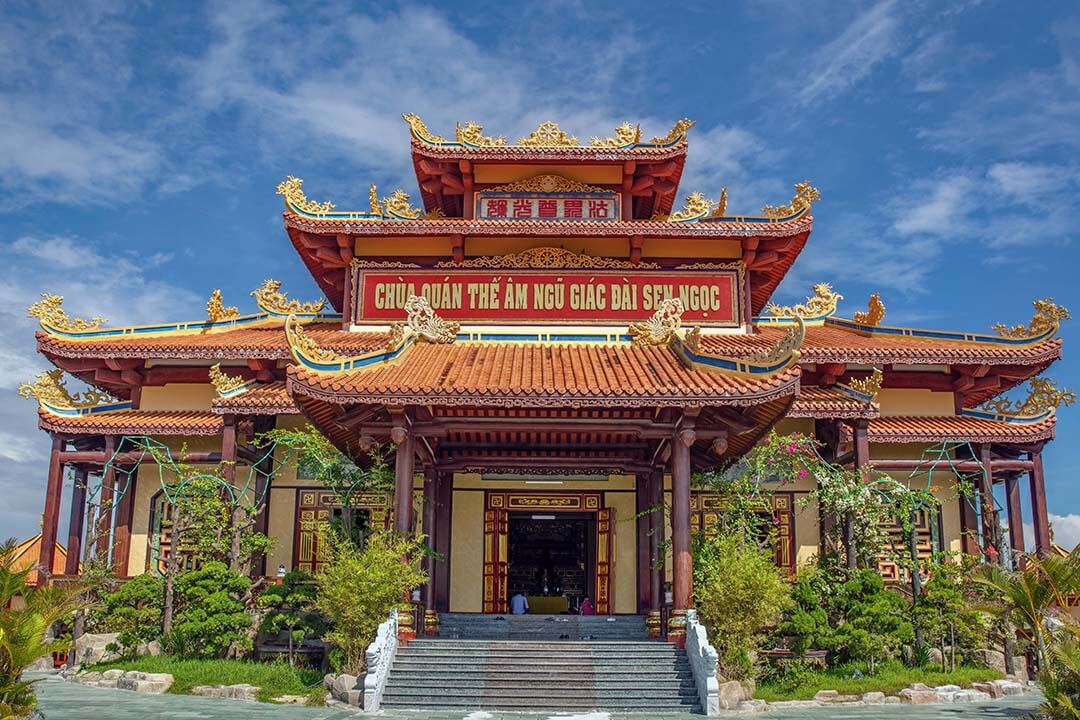 The overview of Quan Am Pagoda