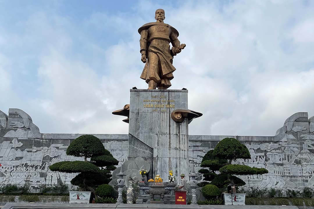 Statue of General Tran Quoc Tang