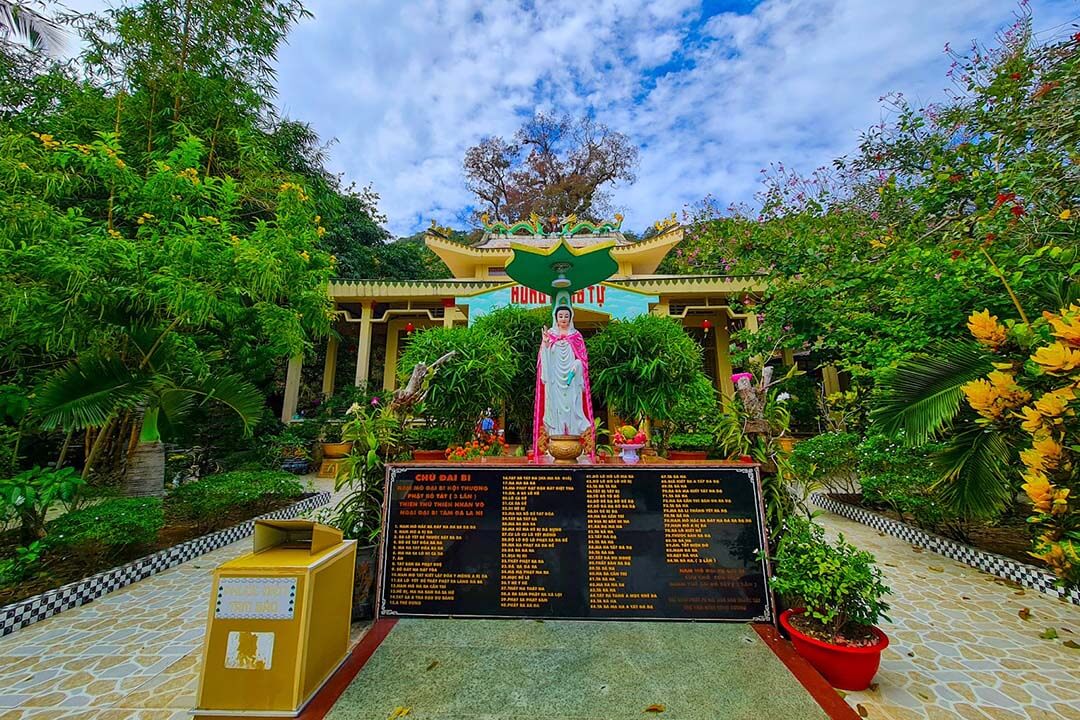 The overview of Su Muon Pagoda