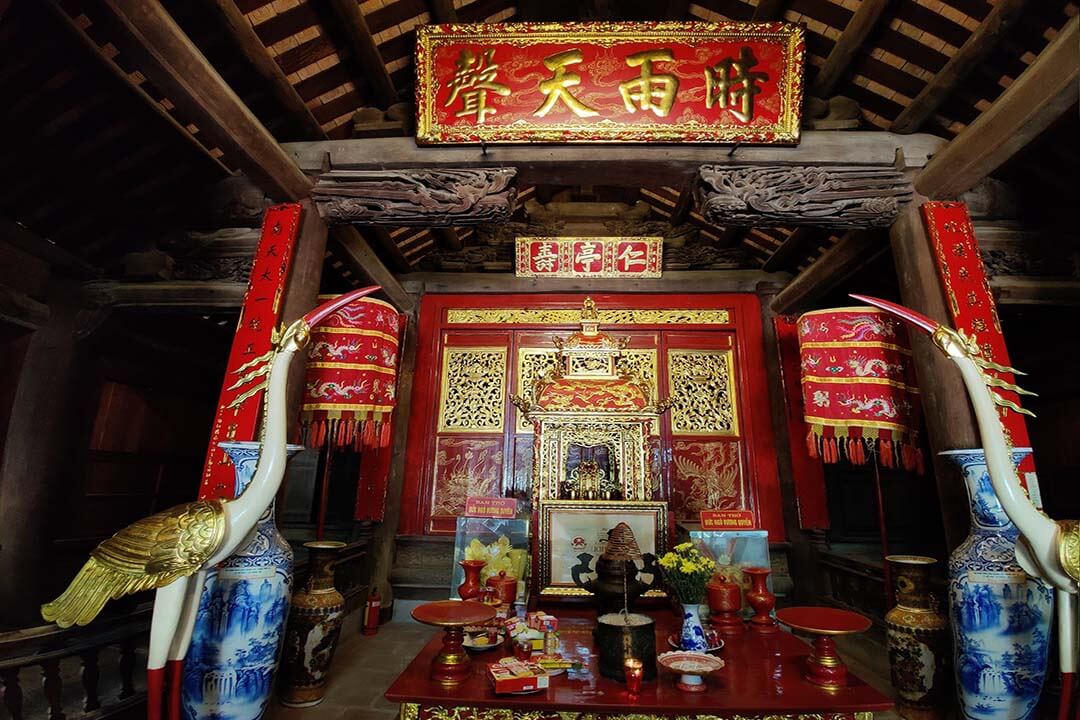 The altar worshipping king Ngo Quyen at the sanctuary hall Hang Kenh Communal House