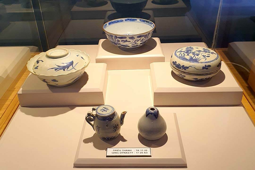 The exhibition space for antique pottery