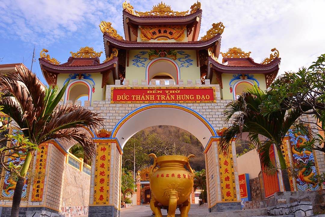 The main gate of King Tran Hung Dao temple