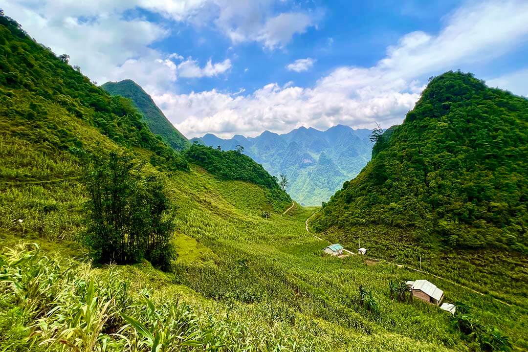 The view seen from the gate of Lung Khuy Cave