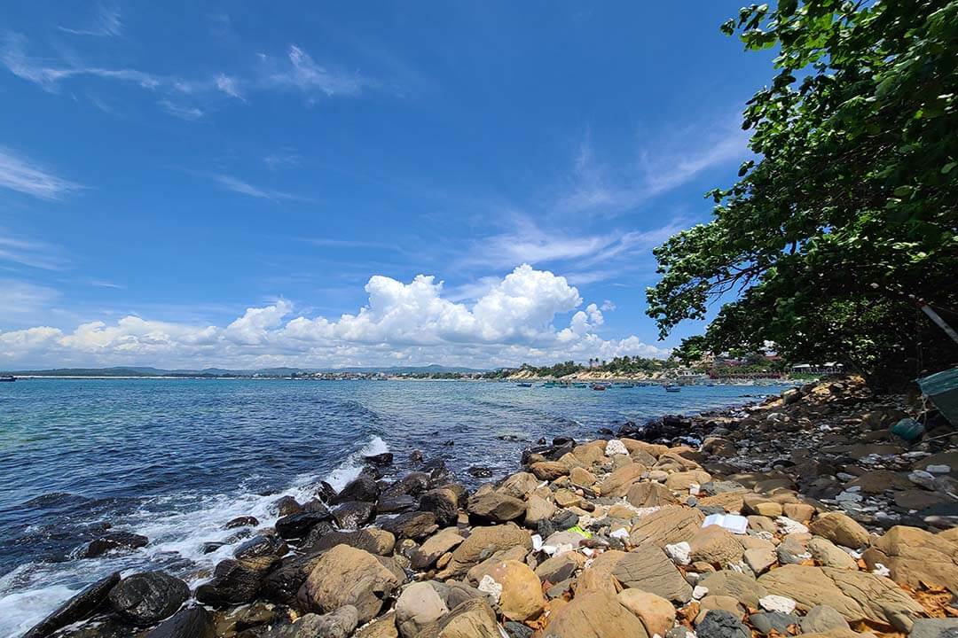 Turquoise Waters and Lush Greenery in Mui Yen