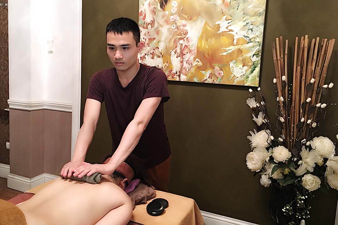 A blind person is massaging a customer at Omamori Spa Old Quarter