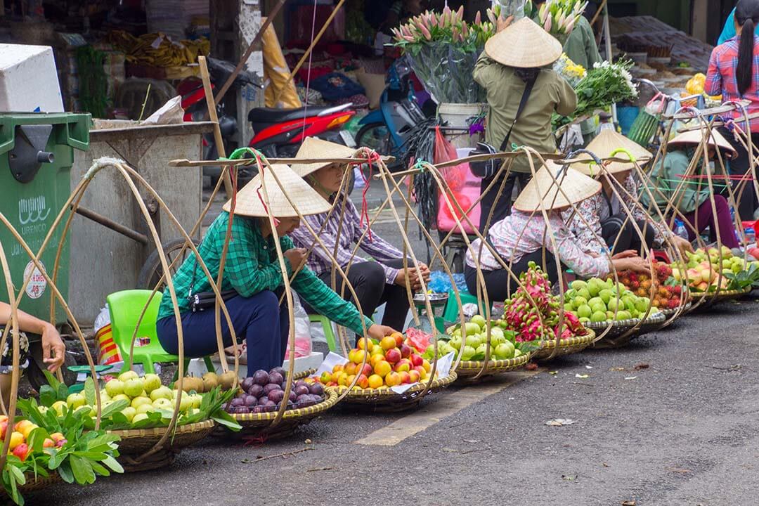 Dong Xuan Market fruit selling area