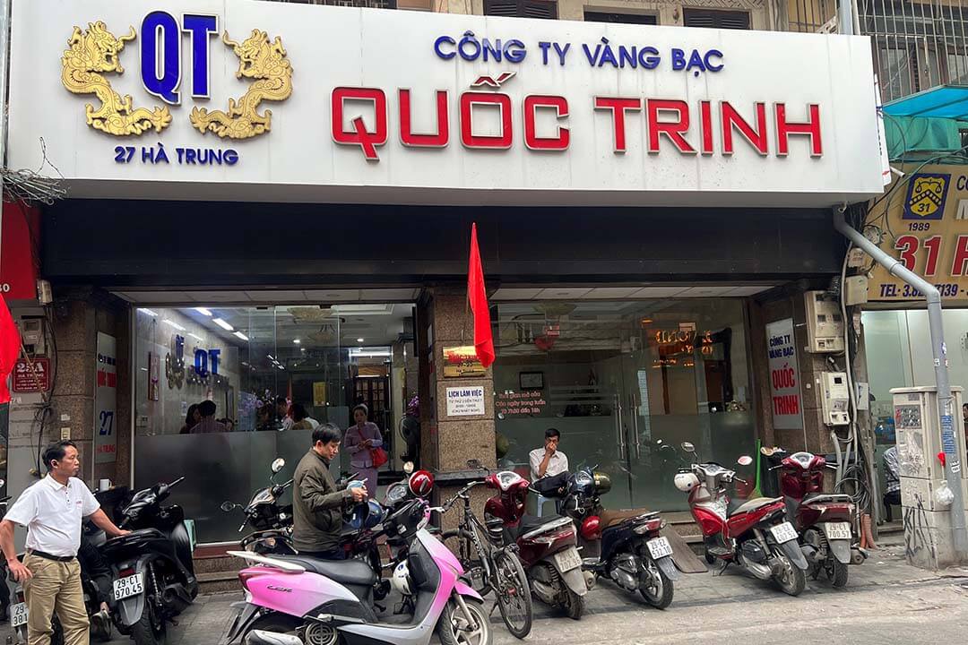 Quoc Trinh Gold Store - one of the best places to exchange money in Hanoi Old Quarter