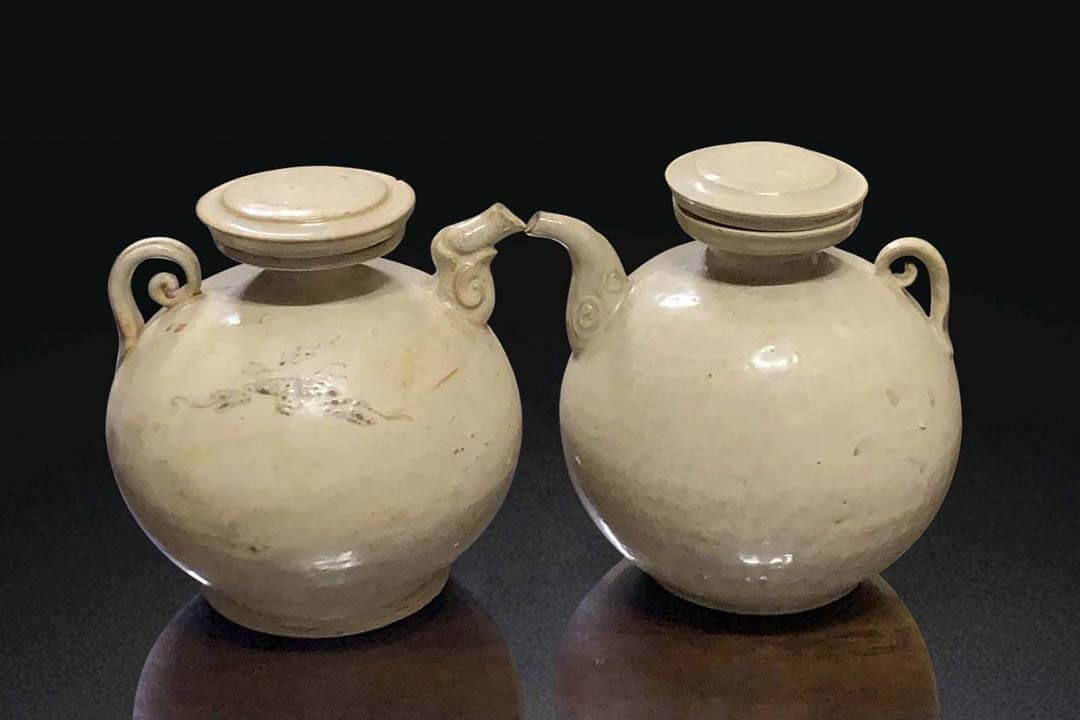 Pair of Vietnamese ceramic teapots from the Ly Dynasty