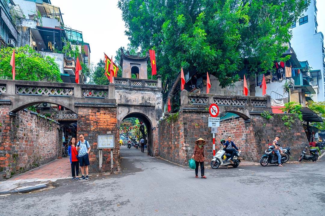 Scene of a street in Hanoi Old Quarter