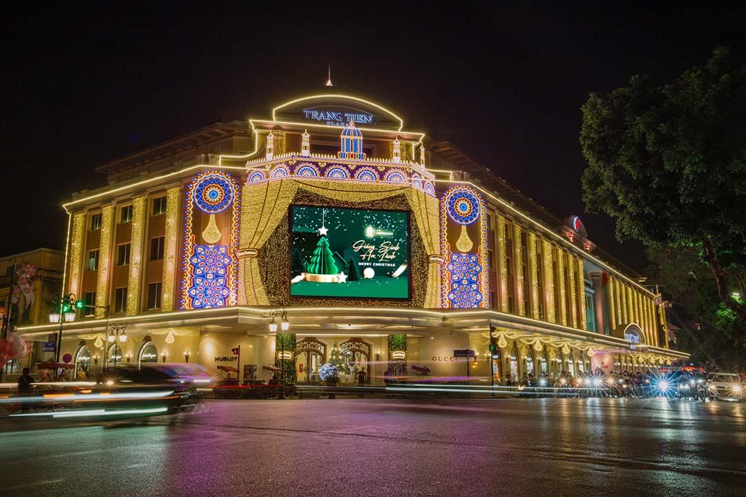 Trang Tien Plaza by night